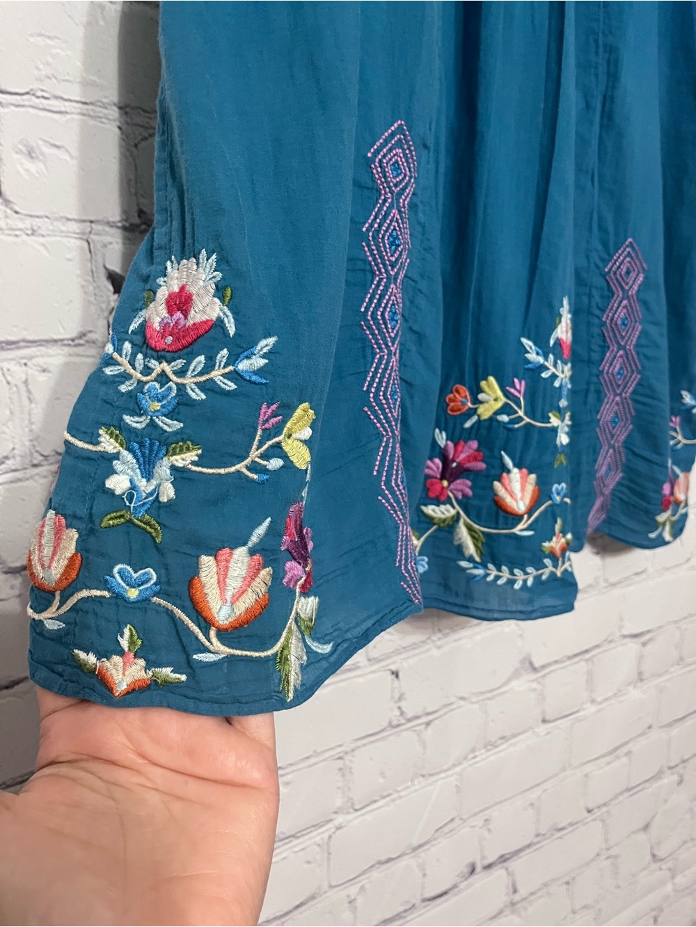 Johnny Was 3J Workshop Blouse Embroidered Boho Tunic Top Blue Size Medium DESC - Picture 2 of 12